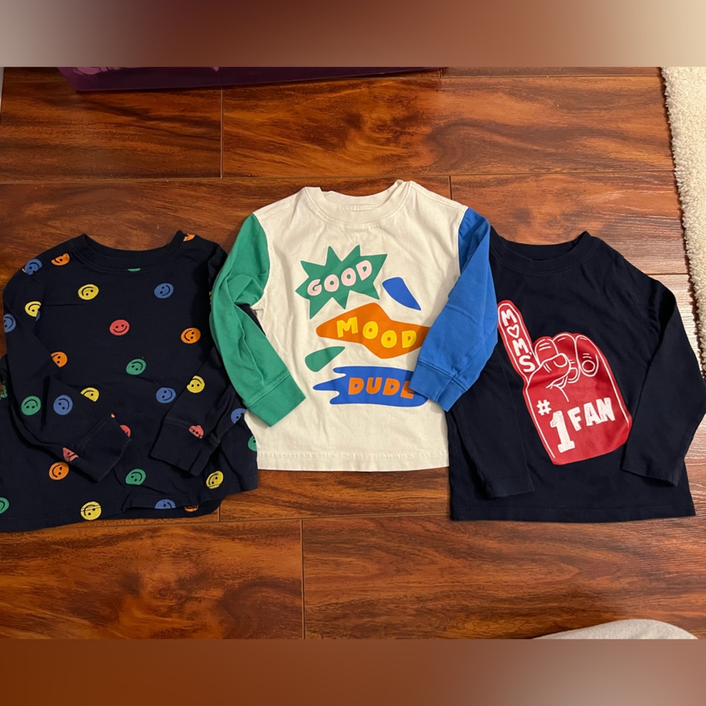 Old Navy Graphic Tee BUNDLE!